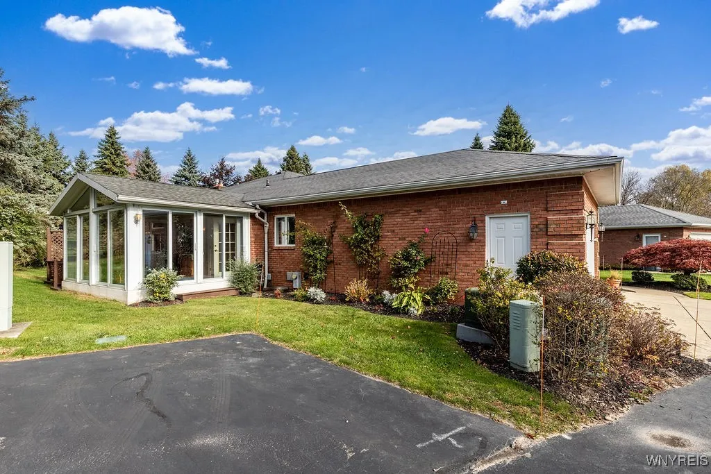 5 Hampton Hill Drive, Amherst, New York 14221, Amherst, New York 14221, 3 Bedrooms Bedrooms, 5 Rooms Rooms,2 BathroomsBathrooms,Residential,For Sale,5 Hampton Hill Drive, Amherst, New York 14221,0,B1648874