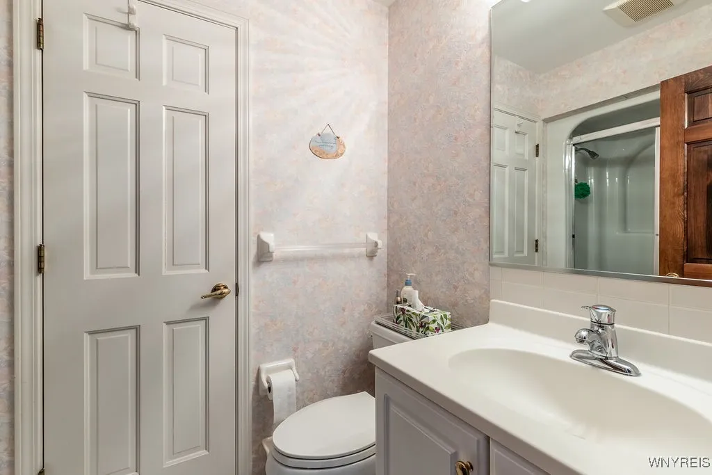 5 Hampton Hill Drive, Amherst, New York 14221, Amherst, New York 14221, 3 Bedrooms Bedrooms, 5 Rooms Rooms,2 BathroomsBathrooms,Residential,For Sale,5 Hampton Hill Drive, Amherst, New York 14221,0,B1648874