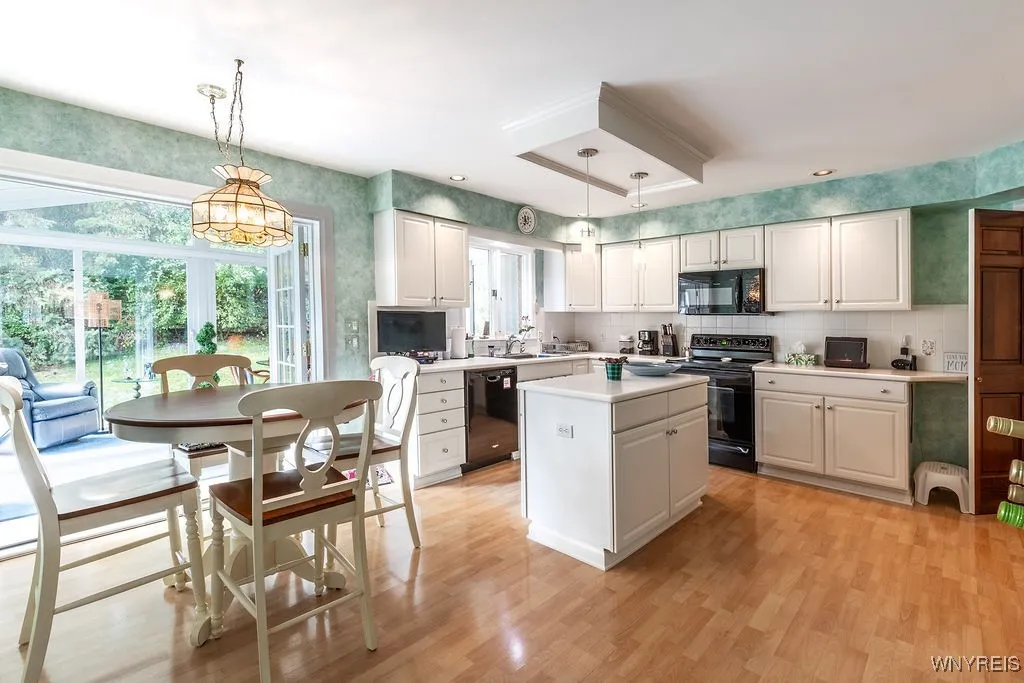 5 Hampton Hill Drive, Amherst, New York 14221, Amherst, New York 14221, 3 Bedrooms Bedrooms, 5 Rooms Rooms,2 BathroomsBathrooms,Residential,For Sale,5 Hampton Hill Drive, Amherst, New York 14221,0,B1648874