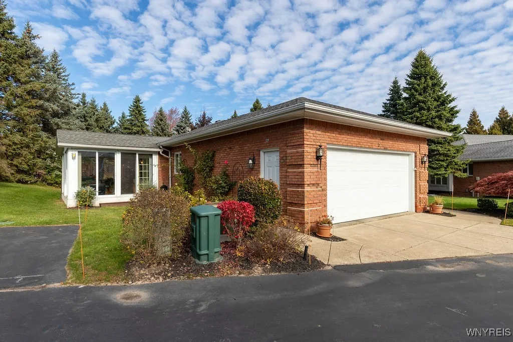 5 Hampton Hill Drive, Amherst, New York 14221, Amherst, New York 14221, 3 Bedrooms Bedrooms, 5 Rooms Rooms,2 BathroomsBathrooms,Residential,For Sale,5 Hampton Hill Drive, Amherst, New York 14221,0,B1648874