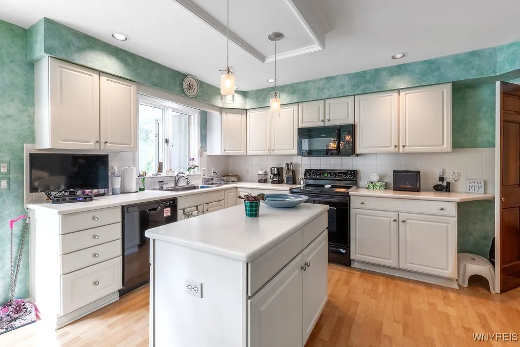 5 Hampton Hill Drive, Amherst, New York 14221, Amherst, New York 14221, 3 Bedrooms Bedrooms, 5 Rooms Rooms,2 BathroomsBathrooms,Residential,For Sale,5 Hampton Hill Drive, Amherst, New York 14221,0,B1648874