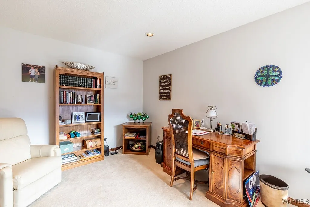 5 Hampton Hill Drive, Amherst, New York 14221, Amherst, New York 14221, 3 Bedrooms Bedrooms, 5 Rooms Rooms,2 BathroomsBathrooms,Residential,For Sale,5 Hampton Hill Drive, Amherst, New York 14221,0,B1648874