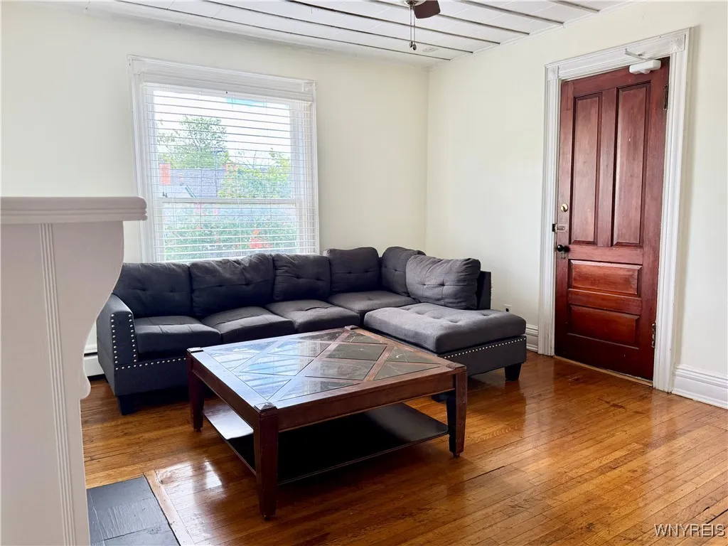 4 Saint Johns Place 3, Buffalo, New York 14201, Buffalo, New York 14201, 1 Bedroom Bedrooms, 4 Rooms Rooms,1 BathroomBathrooms,Residential Lease,For Rent,4 Saint Johns Place 3, Buffalo, New York 14201,0,B1648740