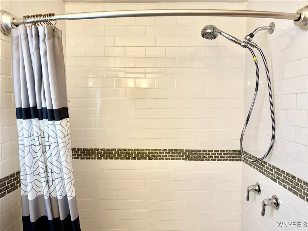 4 Saint Johns Place 3, Buffalo, New York 14201, Buffalo, New York 14201, 1 Bedroom Bedrooms, 4 Rooms Rooms,1 BathroomBathrooms,Residential Lease,For Rent,4 Saint Johns Place 3, Buffalo, New York 14201,0,B1648740