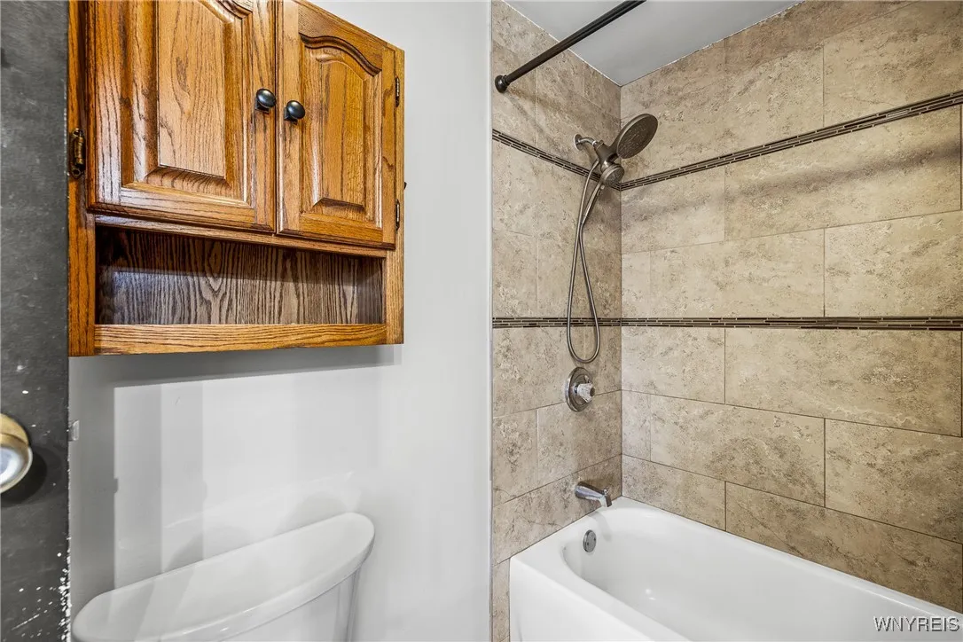 1140 Greenfield Drive, Alden, New York 14004, Alden, New York 14004, 3 Bedrooms Bedrooms, 8 Rooms Rooms,1 BathroomBathrooms,Residential,For Sale,1140 Greenfield Drive, Alden, New York 14004,0,B1648665