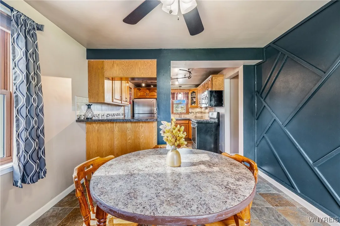 BREAKFAST BAR OVERHANG