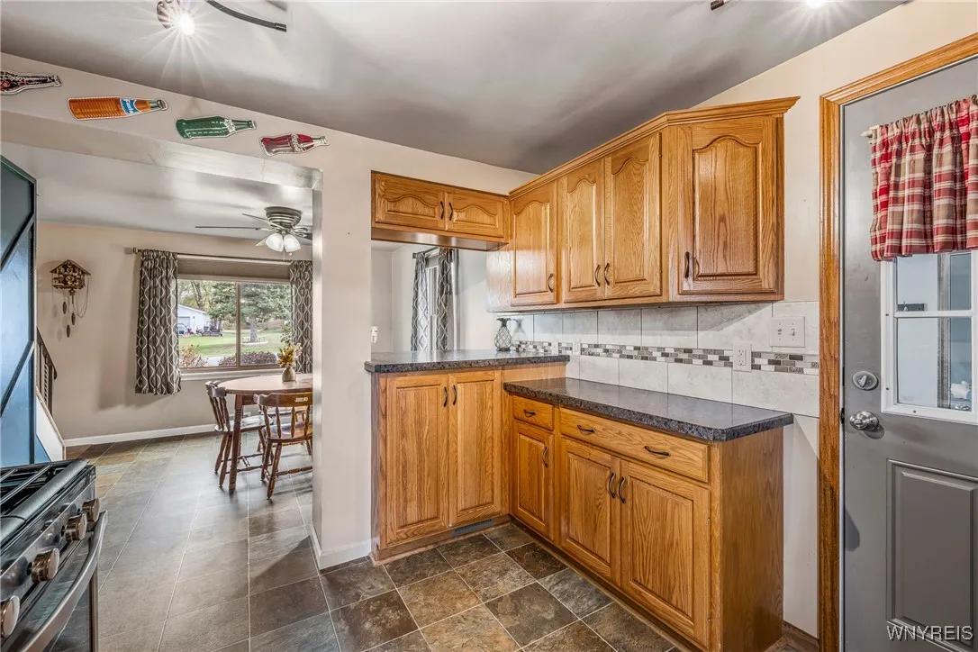 KITCHEN / DINING AREA