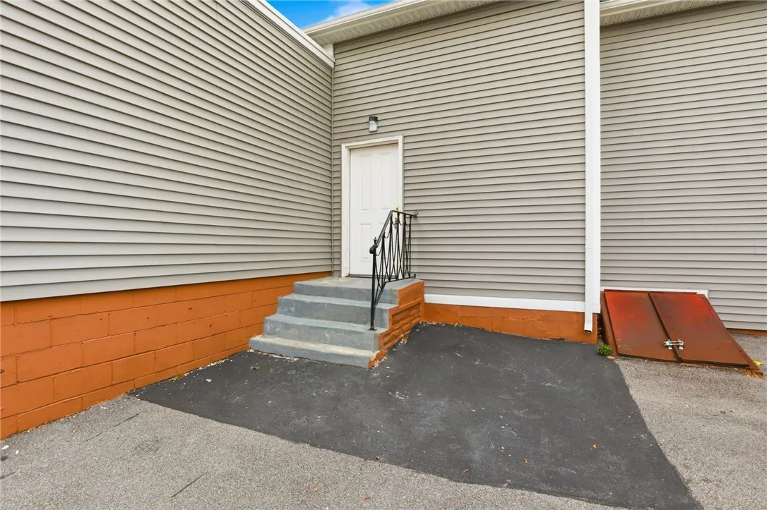 211 West Ridge Road, Rochester, New York 14615, Rochester, New York 14615, ,Commercial Lease,For Rent,211 West Ridge Road, Rochester, New York 14615,0,R1648849