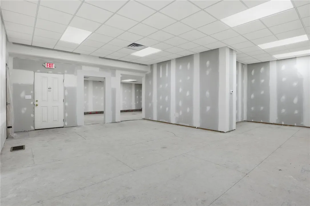 211 West Ridge Road, Rochester, New York 14615, Rochester, New York 14615, ,Commercial Lease,For Rent,211 West Ridge Road, Rochester, New York 14615,0,R1648849
