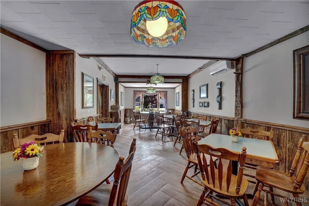 Auxilary Dining Room/Private Space