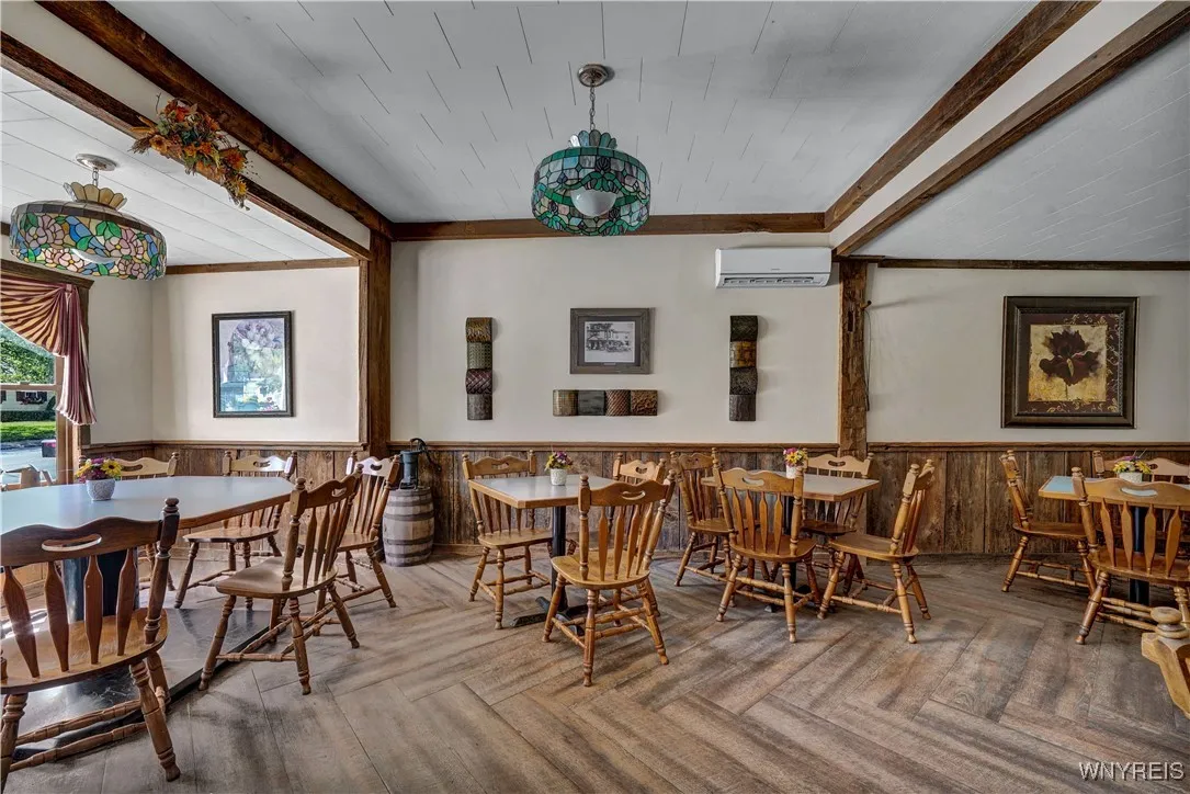 Auxilary Dining Room/Private Space