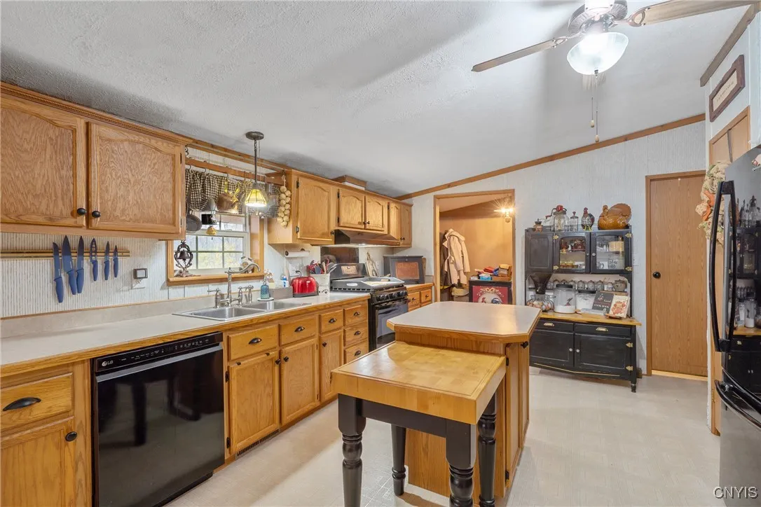 166 State Route 48 Highway, Granby, New York 13135, Granby, New York 13135, 3 Bedrooms Bedrooms, 7 Rooms Rooms,3 BathroomsBathrooms,Residential,For Sale,166 State Route 48 Highway, Granby, New York 13135,0,S1649107