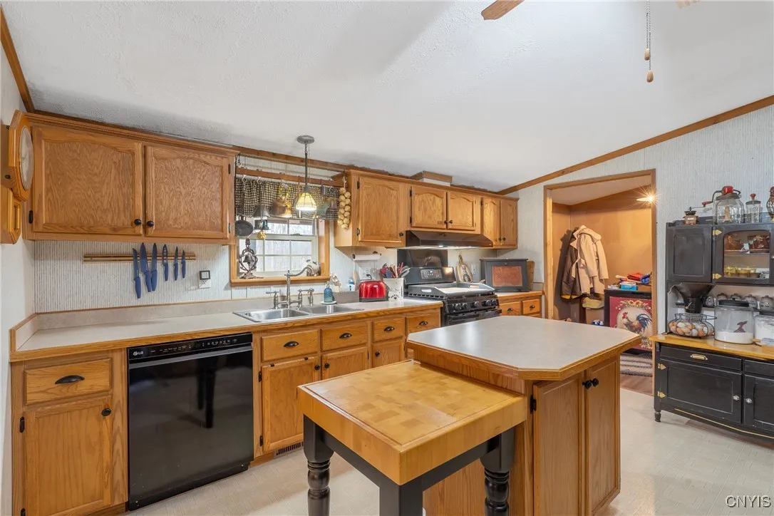 166 State Route 48 Highway, Granby, New York 13135, Granby, New York 13135, 3 Bedrooms Bedrooms, 7 Rooms Rooms,3 BathroomsBathrooms,Residential,For Sale,166 State Route 48 Highway, Granby, New York 13135,0,S1649107