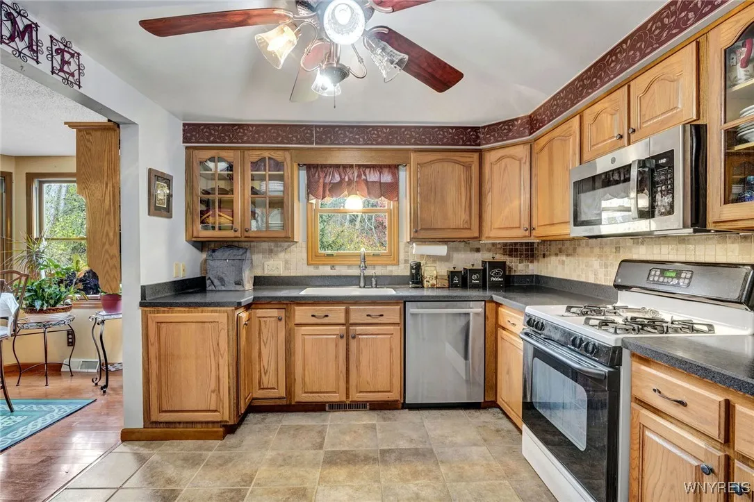 10 In The Woods Lane, West Seneca, New York 14224, West Seneca, New York 14224, 2 Bedrooms Bedrooms, 6 Rooms Rooms,1 BathroomBathrooms,Residential,For Sale,10 In The Woods Lane, West Seneca, New York 14224,0,B1648663