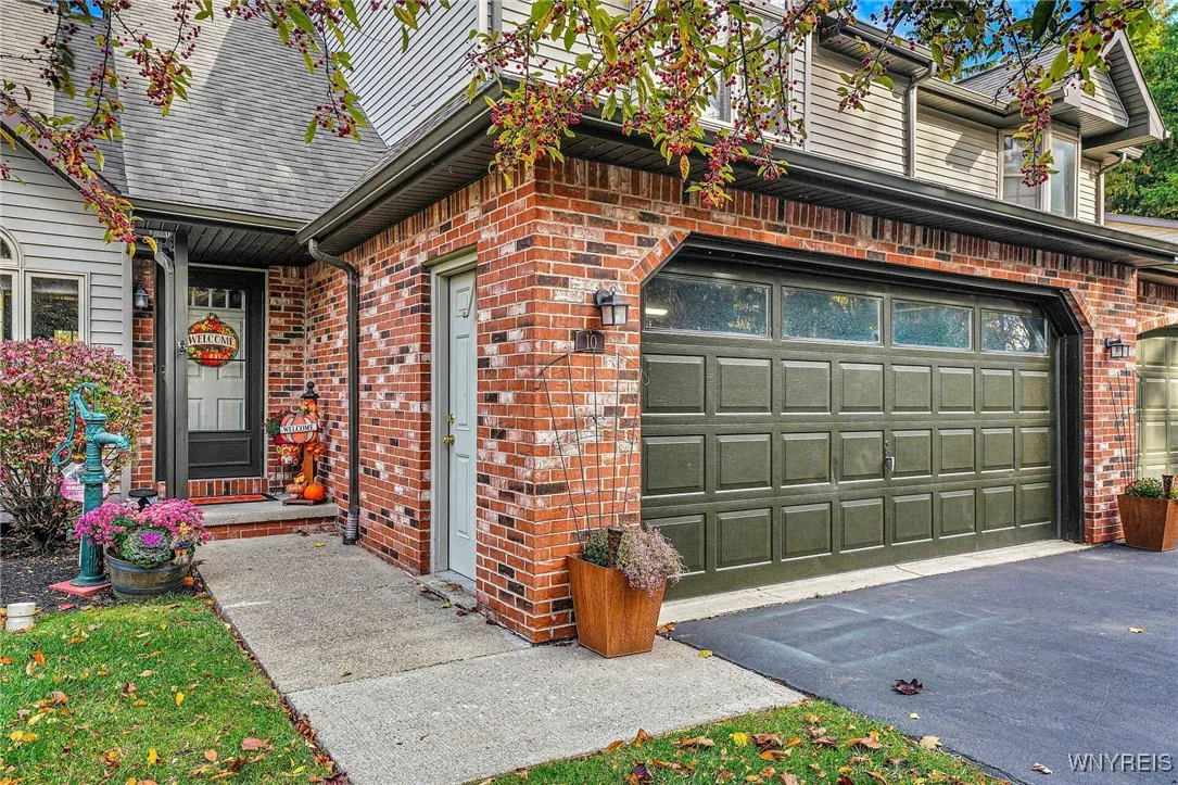 10 In The Woods Lane, West Seneca, New York 14224, West Seneca, New York 14224, 2 Bedrooms Bedrooms, 6 Rooms Rooms,1 BathroomBathrooms,Residential,For Sale,10 In The Woods Lane, West Seneca, New York 14224,0,B1648663