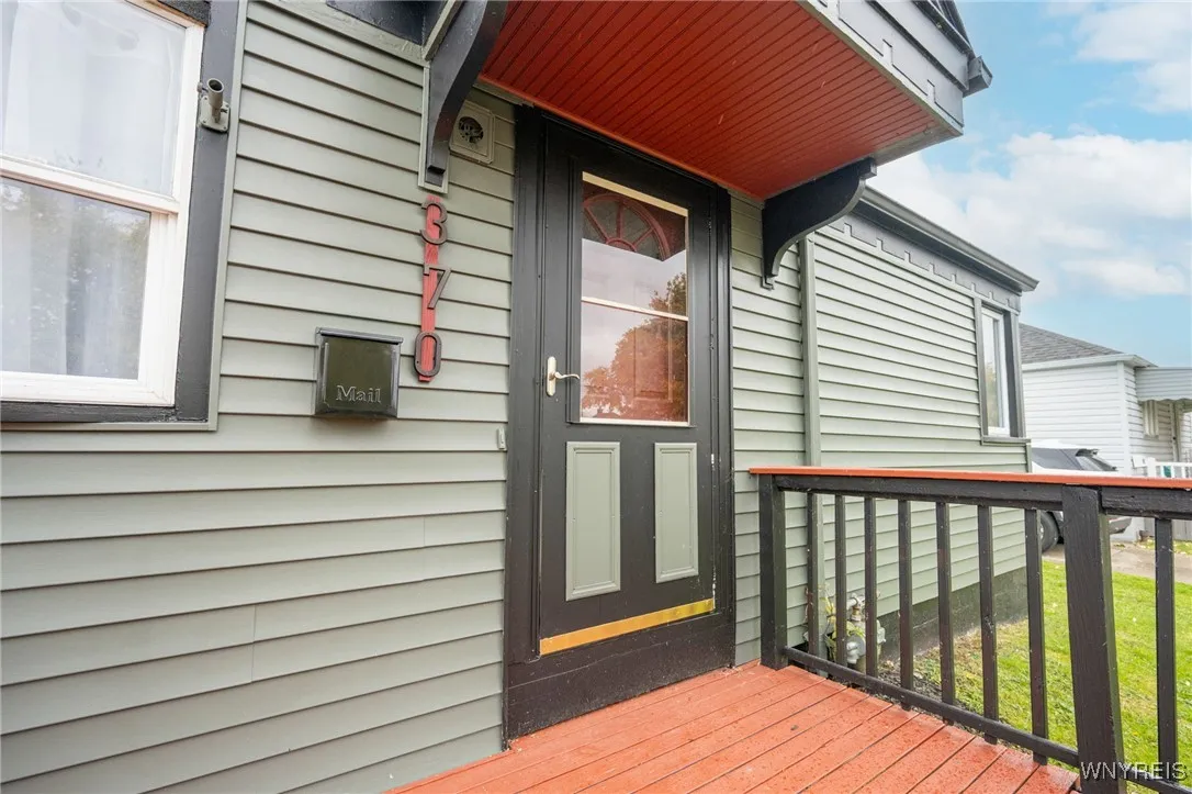 370 West Girard Boulevard, Tonawanda, New York 142, Tonawanda, New York 14217, 3 Bedrooms Bedrooms, 5 Rooms Rooms,1 BathroomBathrooms,Residential,For Sale,370 West Girard Boulevard, Tonawanda, New York 142,0,B1648668