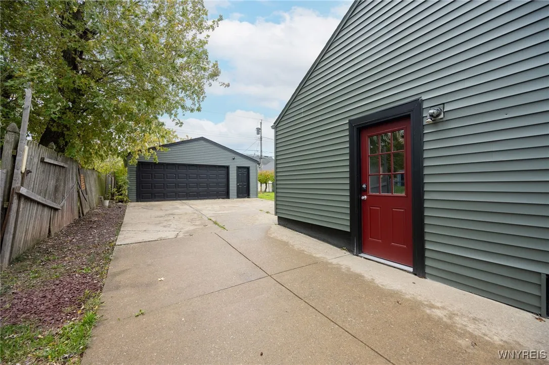 370 West Girard Boulevard, Tonawanda, New York 142, Tonawanda, New York 14217, 3 Bedrooms Bedrooms, 5 Rooms Rooms,1 BathroomBathrooms,Residential,For Sale,370 West Girard Boulevard, Tonawanda, New York 142,0,B1648668