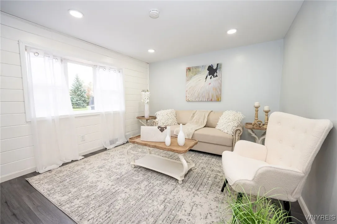 370 West Girard Boulevard, Tonawanda, New York 142, Tonawanda, New York 14217, 3 Bedrooms Bedrooms, 5 Rooms Rooms,1 BathroomBathrooms,Residential,For Sale,370 West Girard Boulevard, Tonawanda, New York 142,0,B1648668