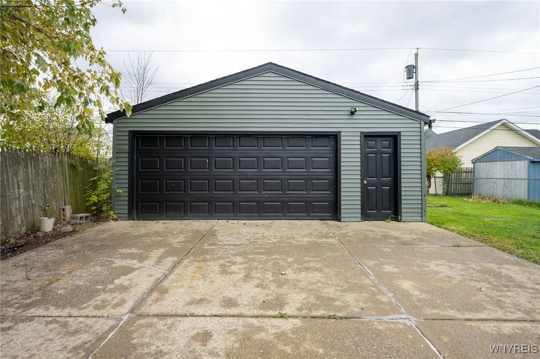 370 West Girard Boulevard, Tonawanda, New York 142, Tonawanda, New York 14217, 3 Bedrooms Bedrooms, 5 Rooms Rooms,1 BathroomBathrooms,Residential,For Sale,370 West Girard Boulevard, Tonawanda, New York 142,0,B1648668