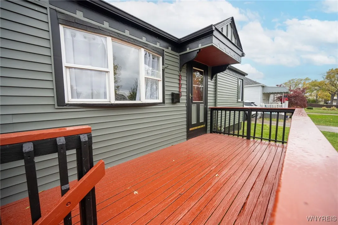 370 West Girard Boulevard, Tonawanda, New York 142, Tonawanda, New York 14217, 3 Bedrooms Bedrooms, 5 Rooms Rooms,1 BathroomBathrooms,Residential,For Sale,370 West Girard Boulevard, Tonawanda, New York 142,0,B1648668