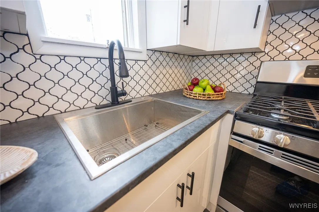 370 West Girard Boulevard, Tonawanda, New York 142, Tonawanda, New York 14217, 3 Bedrooms Bedrooms, 5 Rooms Rooms,1 BathroomBathrooms,Residential,For Sale,370 West Girard Boulevard, Tonawanda, New York 142,0,B1648668