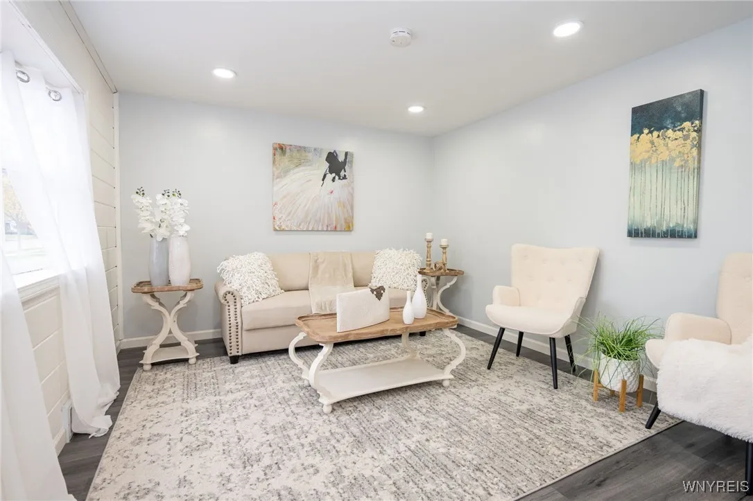 370 West Girard Boulevard, Tonawanda, New York 142, Tonawanda, New York 14217, 3 Bedrooms Bedrooms, 5 Rooms Rooms,1 BathroomBathrooms,Residential,For Sale,370 West Girard Boulevard, Tonawanda, New York 142,0,B1648668