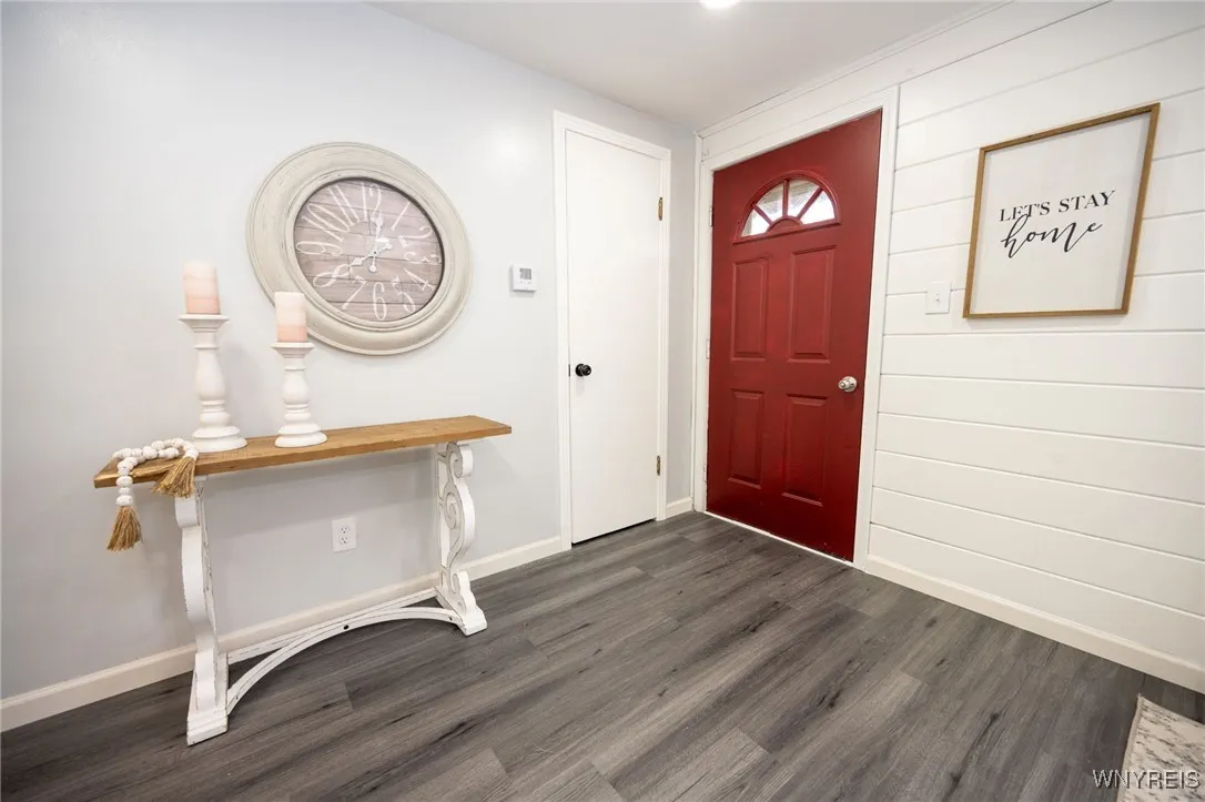 370 West Girard Boulevard, Tonawanda, New York 142, Tonawanda, New York 14217, 3 Bedrooms Bedrooms, 5 Rooms Rooms,1 BathroomBathrooms,Residential,For Sale,370 West Girard Boulevard, Tonawanda, New York 142,0,B1648668