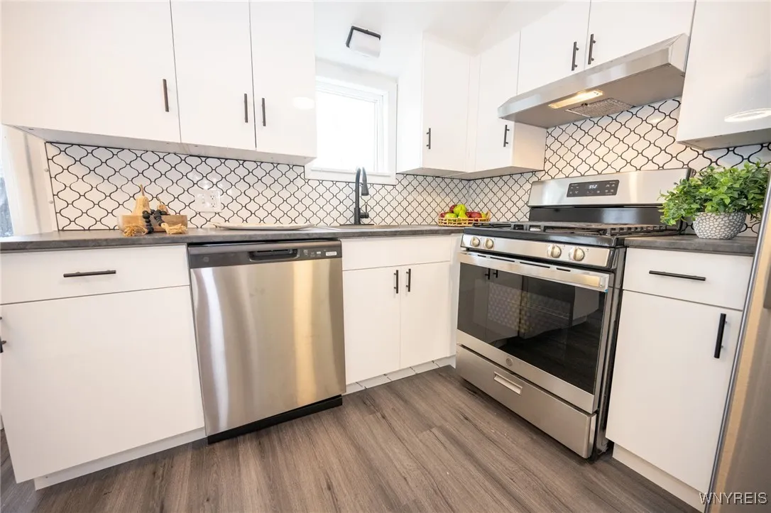 370 West Girard Boulevard, Tonawanda, New York 142, Tonawanda, New York 14217, 3 Bedrooms Bedrooms, 5 Rooms Rooms,1 BathroomBathrooms,Residential,For Sale,370 West Girard Boulevard, Tonawanda, New York 142,0,B1648668