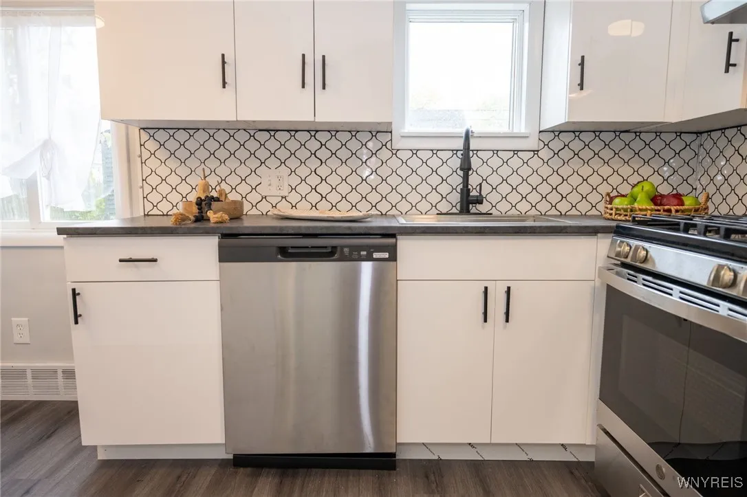 370 West Girard Boulevard, Tonawanda, New York 142, Tonawanda, New York 14217, 3 Bedrooms Bedrooms, 5 Rooms Rooms,1 BathroomBathrooms,Residential,For Sale,370 West Girard Boulevard, Tonawanda, New York 142,0,B1648668