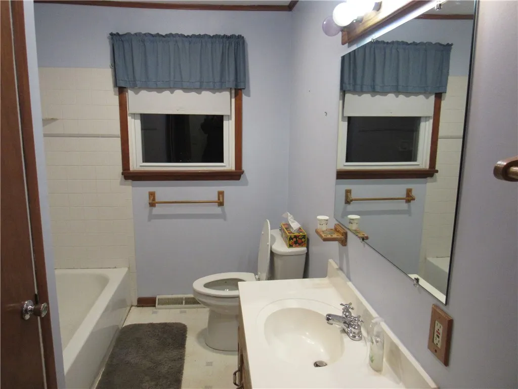 528 Rt-88, Phelps, New York 14513, Phelps, New York 14513, 3 Bedrooms Bedrooms, 7 Rooms Rooms,2 BathroomsBathrooms,Residential,For Sale,528 Rt-88, Phelps, New York 14513,0,R1648694