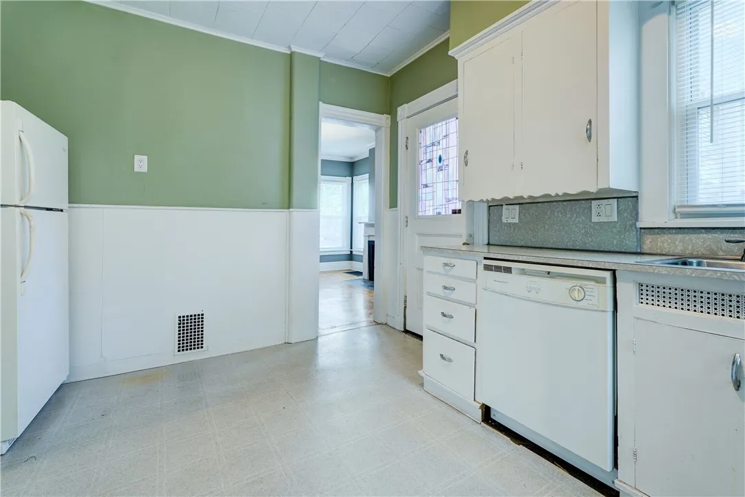 745 University Avenue Down, Rochester, New York 14, Rochester, New York 14607, 1 Bedroom Bedrooms, 5 Rooms Rooms,1 BathroomBathrooms,Residential Lease,For Rent,745 University Avenue Down, Rochester, New York 14,0,R1649137