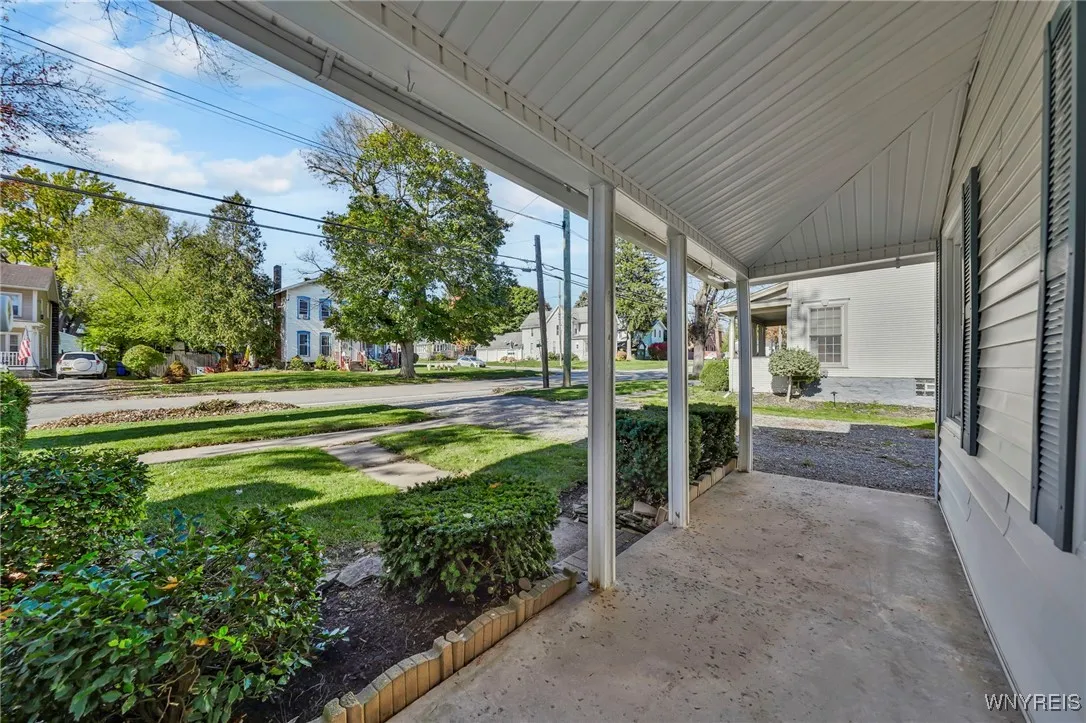 88 Prospect Street, Lockport City, New York 14094, Lockport City, New York 14094, 1 Bedroom Bedrooms, 5 Rooms Rooms,1 BathroomBathrooms,Residential,For Sale,88 Prospect Street, Lockport City, New York 14094,0,B1649106