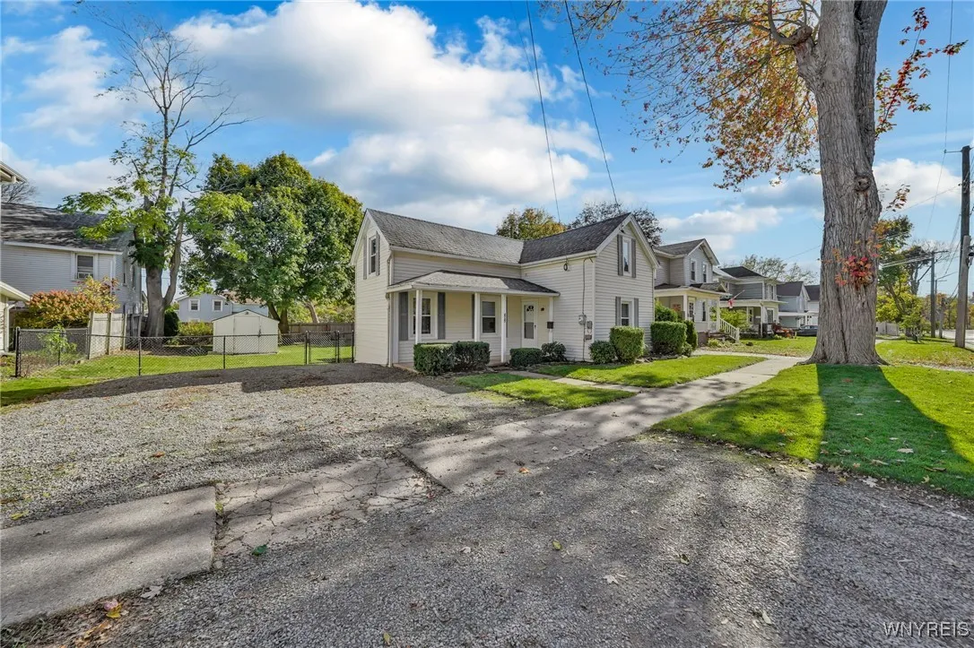 88 Prospect Street, Lockport City, New York 14094, Lockport City, New York 14094, 1 Bedroom Bedrooms, 5 Rooms Rooms,1 BathroomBathrooms,Residential,For Sale,88 Prospect Street, Lockport City, New York 14094,0,B1649106