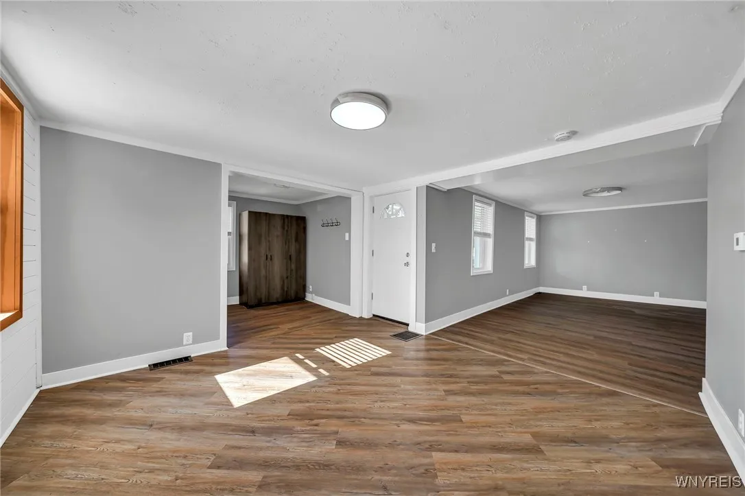 88 Prospect Street, Lockport City, New York 14094, Lockport City, New York 14094, 1 Bedroom Bedrooms, 5 Rooms Rooms,1 BathroomBathrooms,Residential,For Sale,88 Prospect Street, Lockport City, New York 14094,0,B1649106