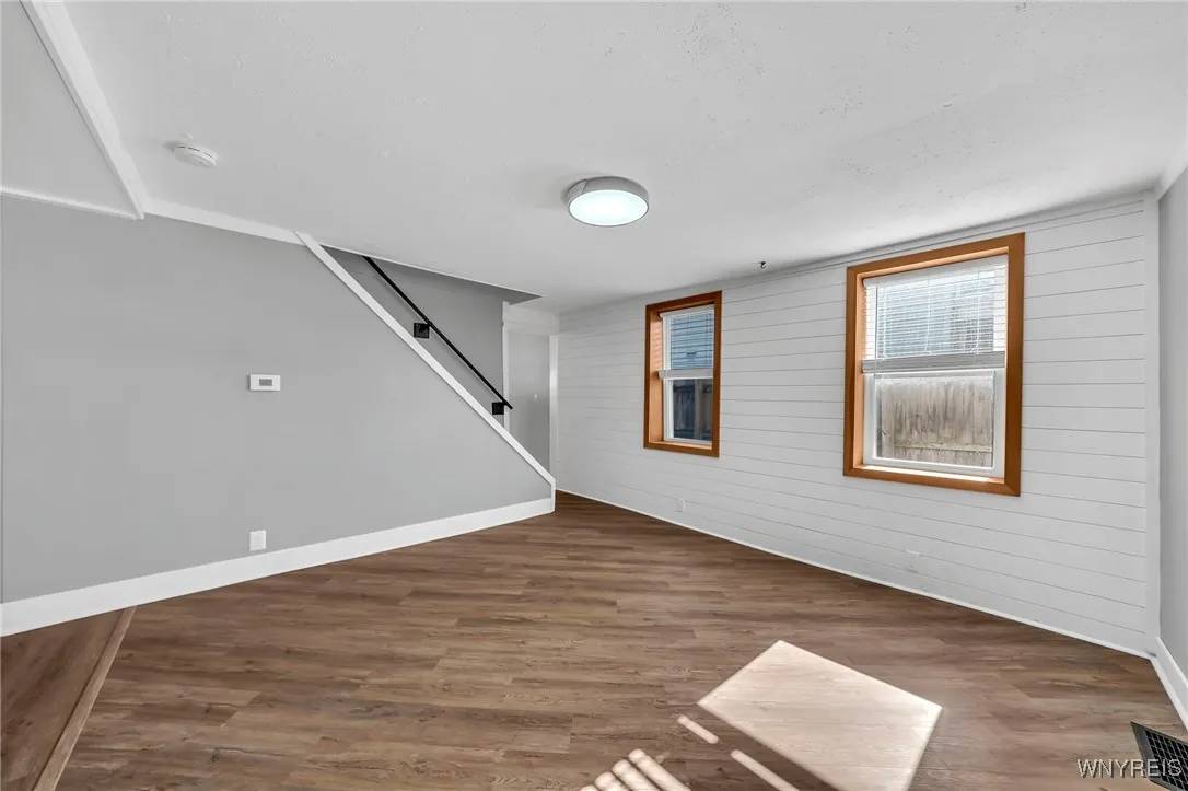 88 Prospect Street, Lockport City, New York 14094, Lockport City, New York 14094, 1 Bedroom Bedrooms, 5 Rooms Rooms,1 BathroomBathrooms,Residential,For Sale,88 Prospect Street, Lockport City, New York 14094,0,B1649106