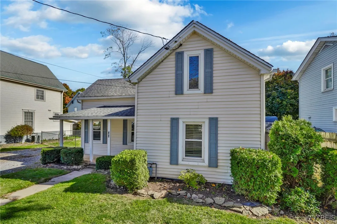 88 Prospect Street, Lockport City, New York 14094, Lockport City, New York 14094, 1 Bedroom Bedrooms, 5 Rooms Rooms,1 BathroomBathrooms,Residential,For Sale,88 Prospect Street, Lockport City, New York 14094,0,B1649106