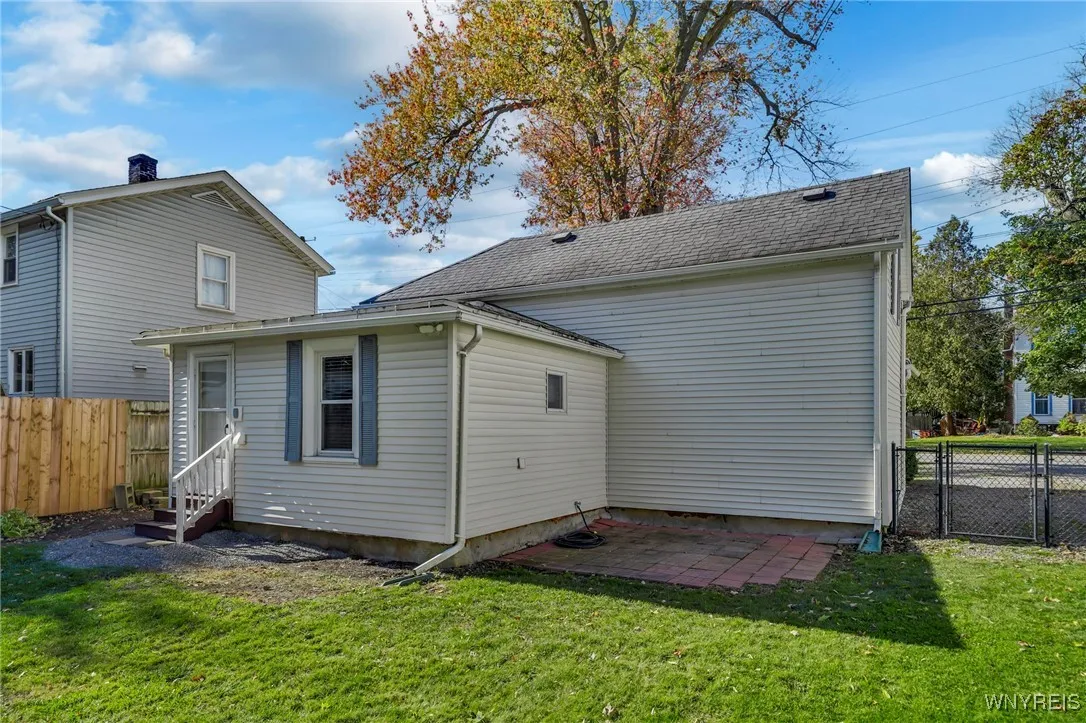 88 Prospect Street, Lockport City, New York 14094, Lockport City, New York 14094, 1 Bedroom Bedrooms, 5 Rooms Rooms,1 BathroomBathrooms,Residential,For Sale,88 Prospect Street, Lockport City, New York 14094,0,B1649106