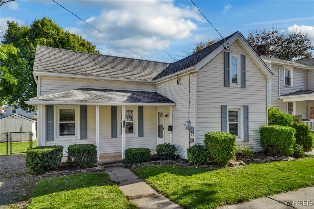 88 Prospect Street, Lockport City, New York 14094, Lockport City, New York 14094, 1 Bedroom Bedrooms, 5 Rooms Rooms,1 BathroomBathrooms,Residential,For Sale,88 Prospect Street, Lockport City, New York 14094,0,B1649106