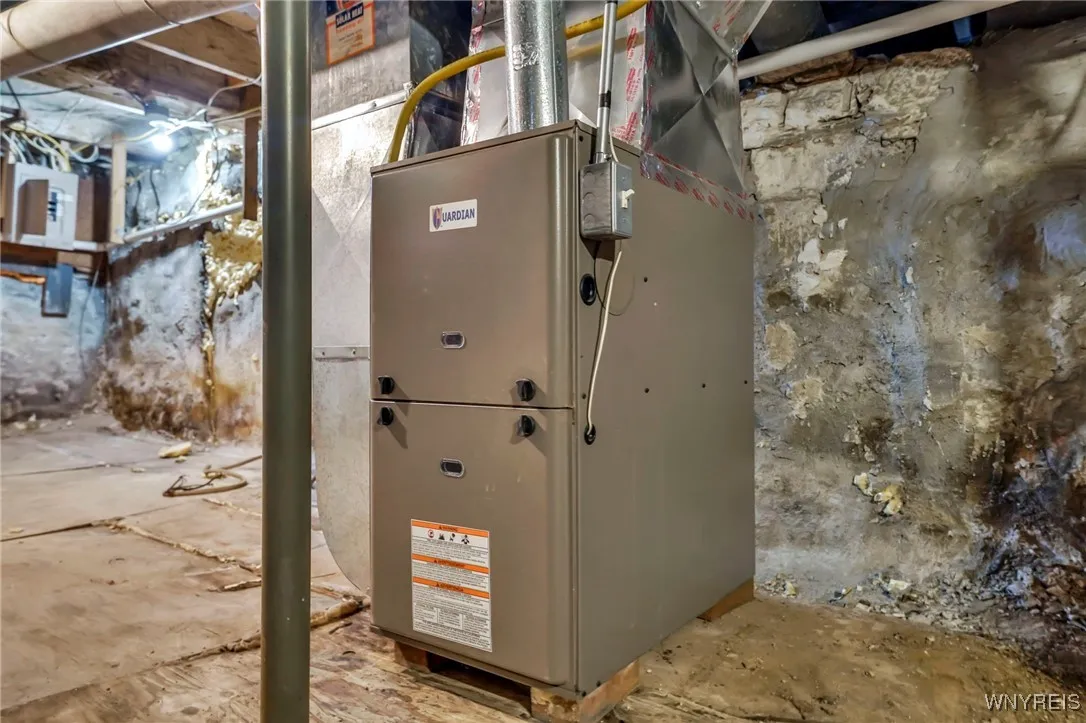 88 Prospect Street, Lockport City, New York 14094, Lockport City, New York 14094, 1 Bedroom Bedrooms, 5 Rooms Rooms,1 BathroomBathrooms,Residential,For Sale,88 Prospect Street, Lockport City, New York 14094,0,B1649106