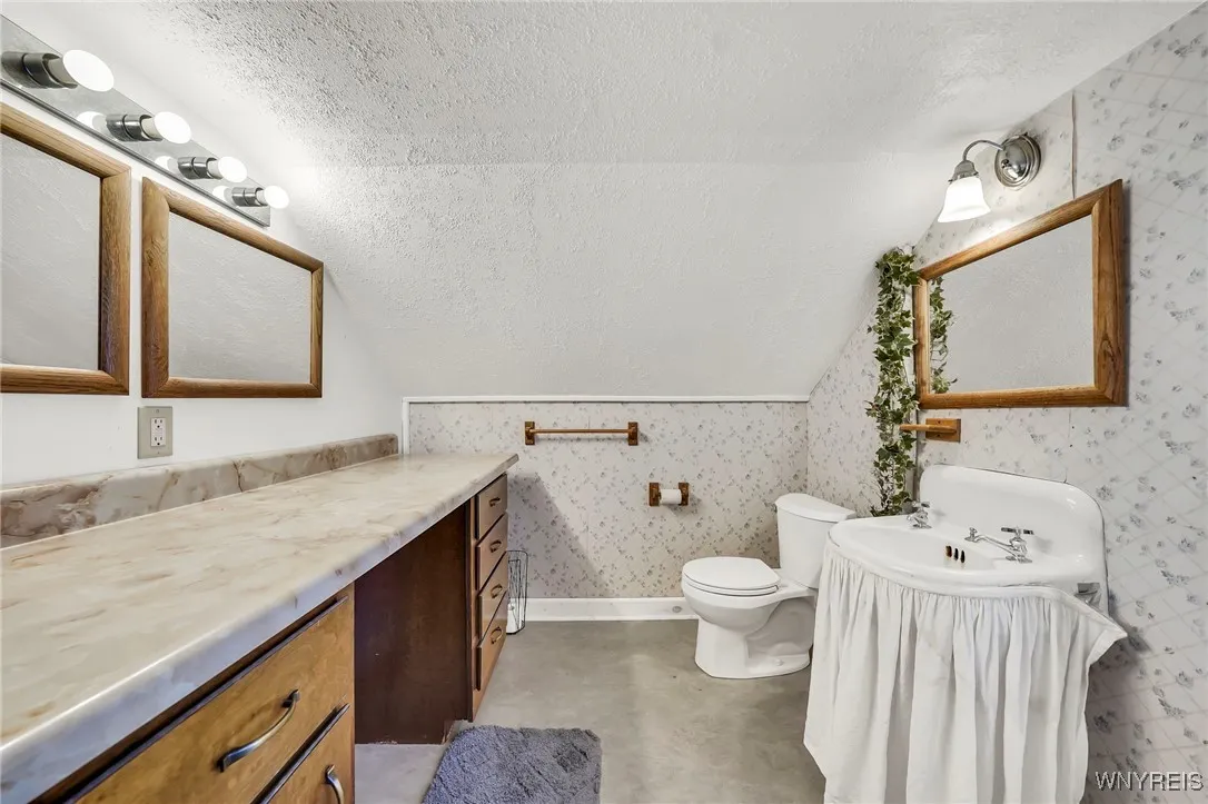 88 Prospect Street, Lockport City, New York 14094, Lockport City, New York 14094, 1 Bedroom Bedrooms, 5 Rooms Rooms,1 BathroomBathrooms,Residential,For Sale,88 Prospect Street, Lockport City, New York 14094,0,B1649106