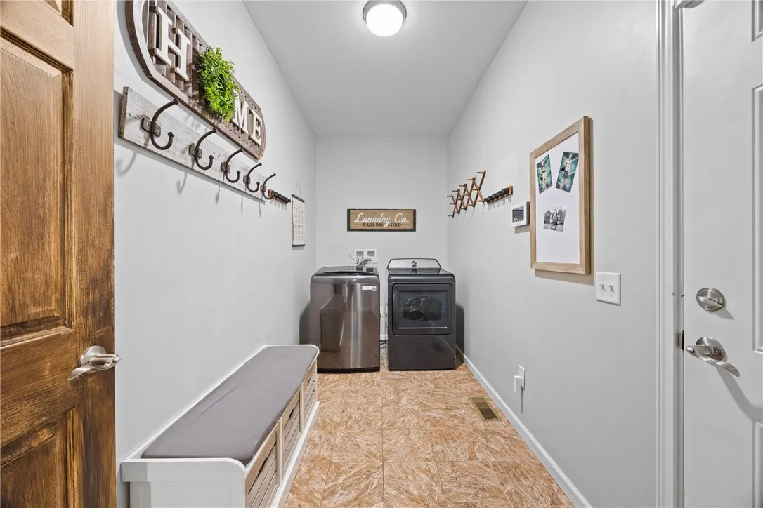 47 Bradgate Park, Henrietta, New York 14586, Henrietta, New York 14586, 4 Bedrooms Bedrooms, 8 Rooms Rooms,3 BathroomsBathrooms,Residential,For Sale,47 Bradgate Park, Henrietta, New York 14586,0,R1647921