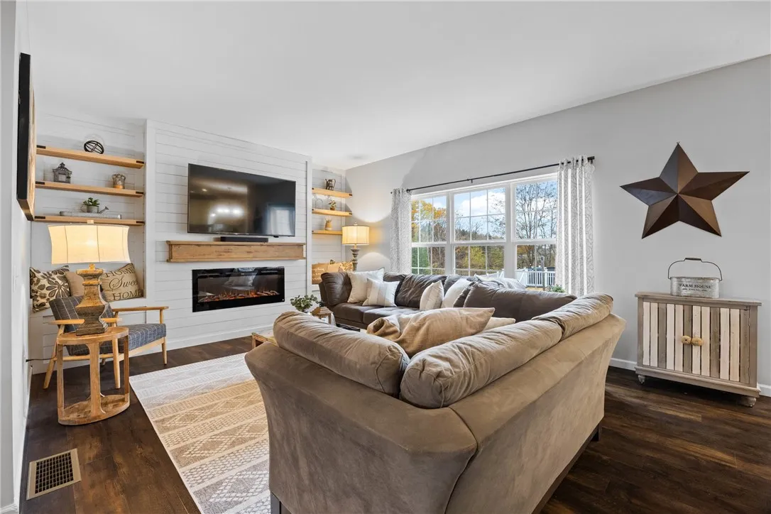 47 Bradgate Park, Henrietta, New York 14586, Henrietta, New York 14586, 4 Bedrooms Bedrooms, 8 Rooms Rooms,3 BathroomsBathrooms,Residential,For Sale,47 Bradgate Park, Henrietta, New York 14586,0,R1647921