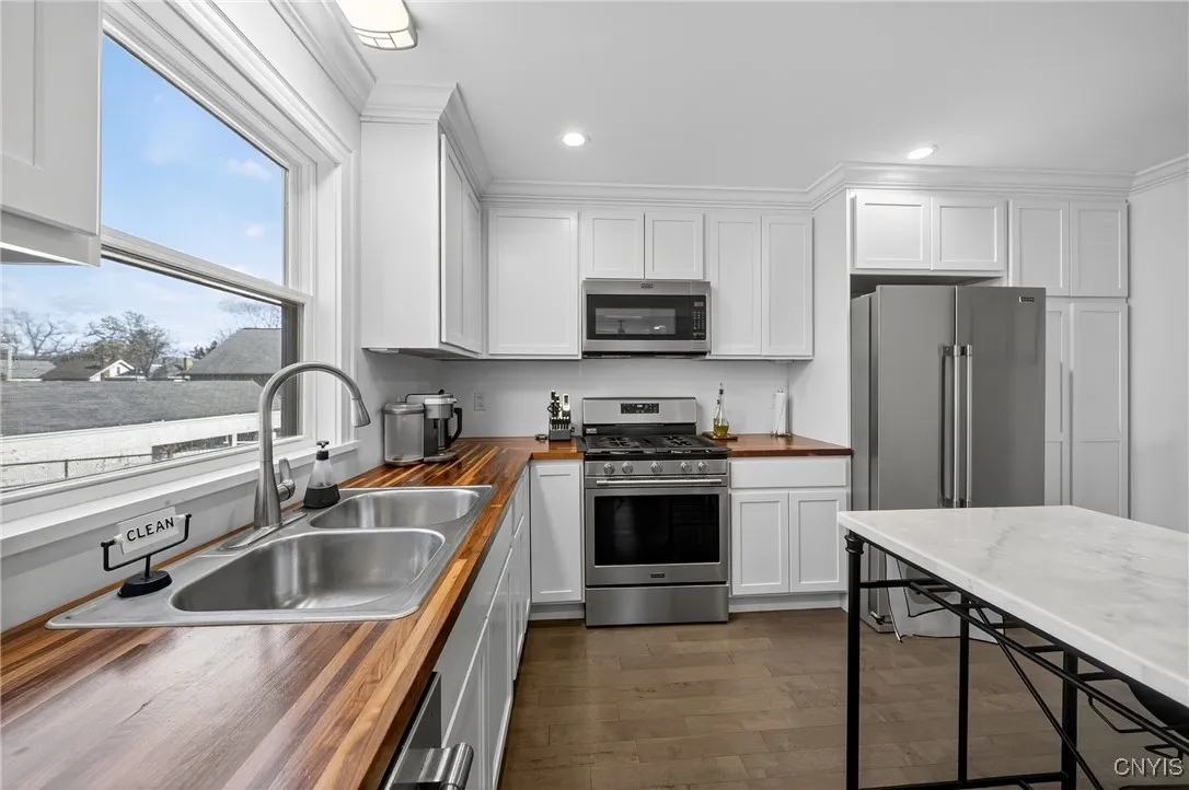 105 Dakota Street, Syracuse, New York 13210, Syracuse, New York 13210, 4 Bedrooms Bedrooms, 7 Rooms Rooms,1 BathroomBathrooms,Residential,For Sale,105 Dakota Street, Syracuse, New York 13210,0,S1647908