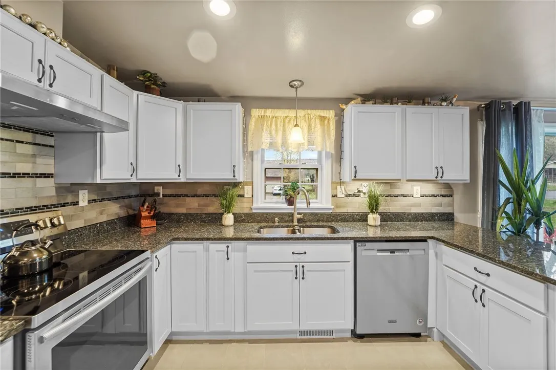 20 Manatee Avenue, Sidney, New York 13838, Sidney, New York 13838, 3 Bedrooms Bedrooms, 7 Rooms Rooms,2 BathroomsBathrooms,Residential,For Sale,20 Manatee Avenue, Sidney, New York 13838,0,R1648876