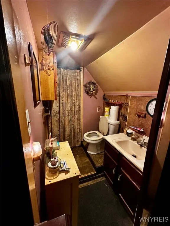 2nd floor master bathroom