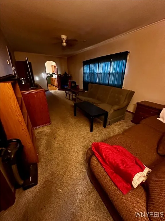 Living room/dining area