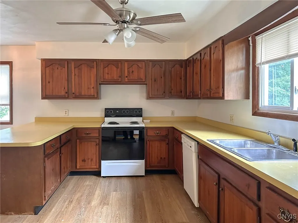 821 Floyd Avenue, Rome, New York 13440, Rome, New York 13440, 3 Bedrooms Bedrooms, 5 Rooms Rooms,1 BathroomBathrooms,Residential Lease,For Rent,821 Floyd Avenue, Rome, New York 13440,0,S1649011