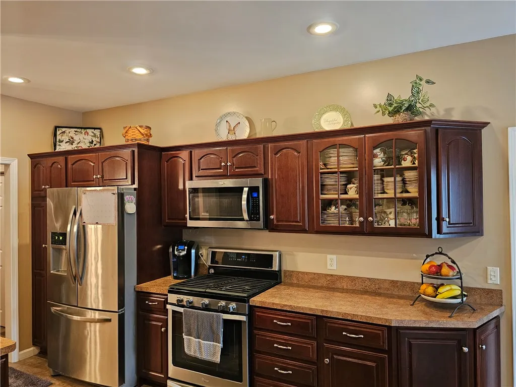 4 Carolwood Drive, Batavia City, New York 14020, Batavia City, New York 14020, 3 Bedrooms Bedrooms, 9 Rooms Rooms,2 BathroomsBathrooms,Residential,For Sale,4 Carolwood Drive, Batavia City, New York 14020,0,R1649130