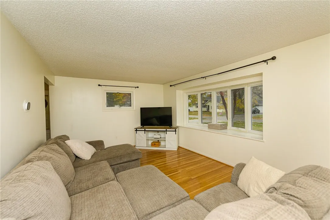 90 Mariposa Drive, Gates, New York 14624, Gates, New York 14624, 3 Bedrooms Bedrooms, 7 Rooms Rooms,2 BathroomsBathrooms,Residential,For Sale,90 Mariposa Drive, Gates, New York 14624,0,R1647695