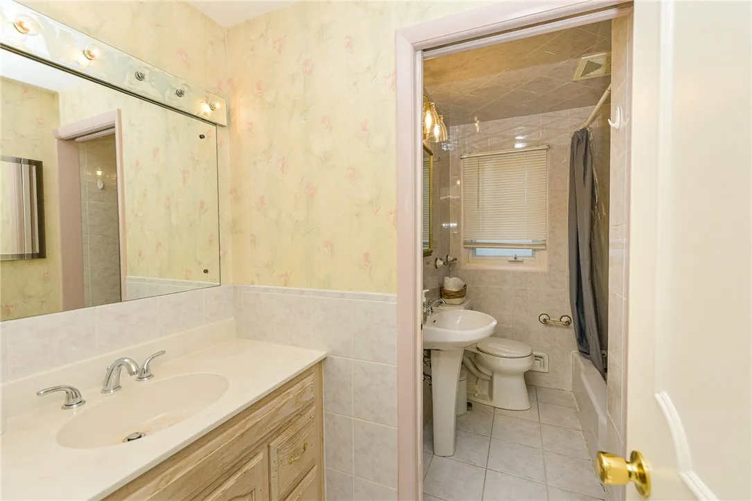 90 Mariposa Drive, Gates, New York 14624, Gates, New York 14624, 3 Bedrooms Bedrooms, 7 Rooms Rooms,2 BathroomsBathrooms,Residential,For Sale,90 Mariposa Drive, Gates, New York 14624,0,R1647695